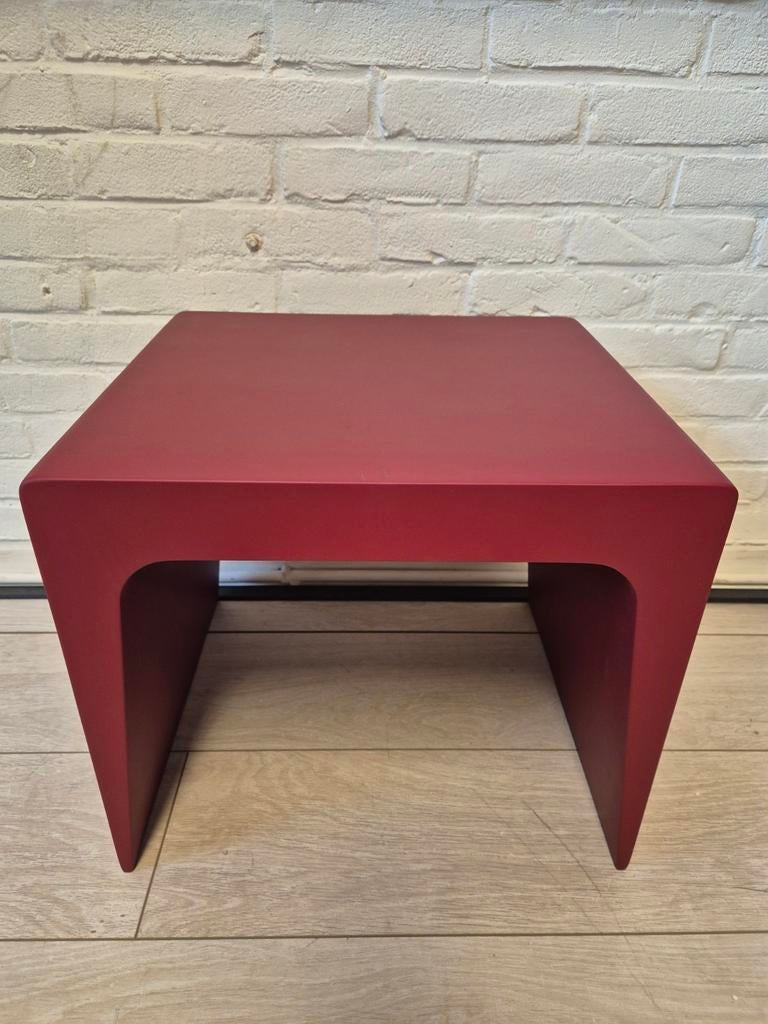 Kristalia CU bijzettafel Rood 40x40x45cm, Huis en Inrichting, Stoelen, Overige materialen, Gebruikt, -, Kristalia