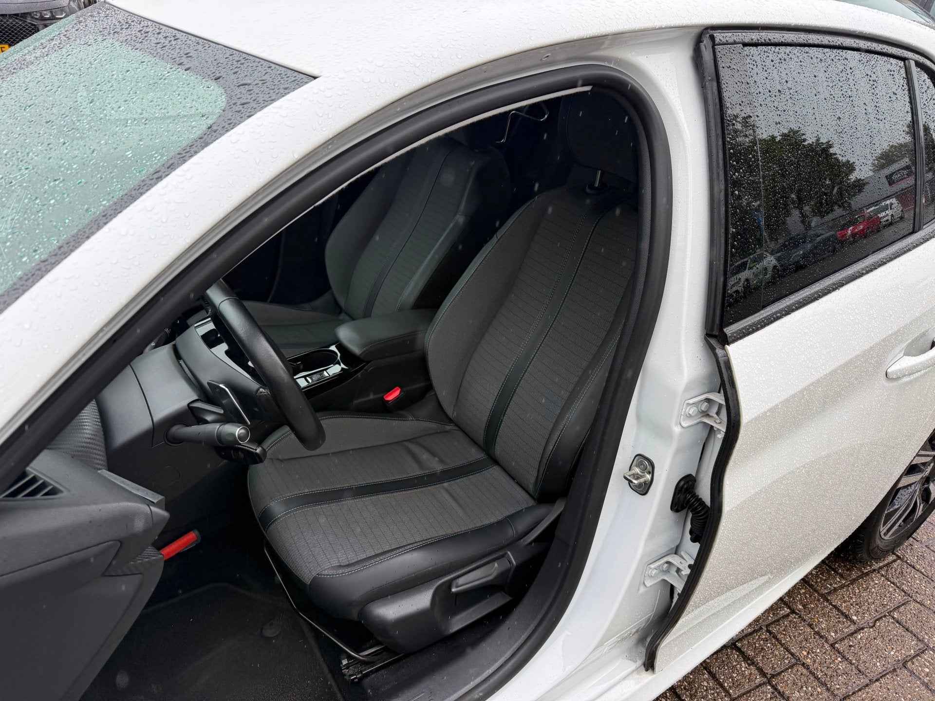 Peugeot 208 1.2 PureTech Allure Automaat, NAP, Keyless, BTW, Dealer onderhouden, 101 pk, Gebruikt, Euro 6