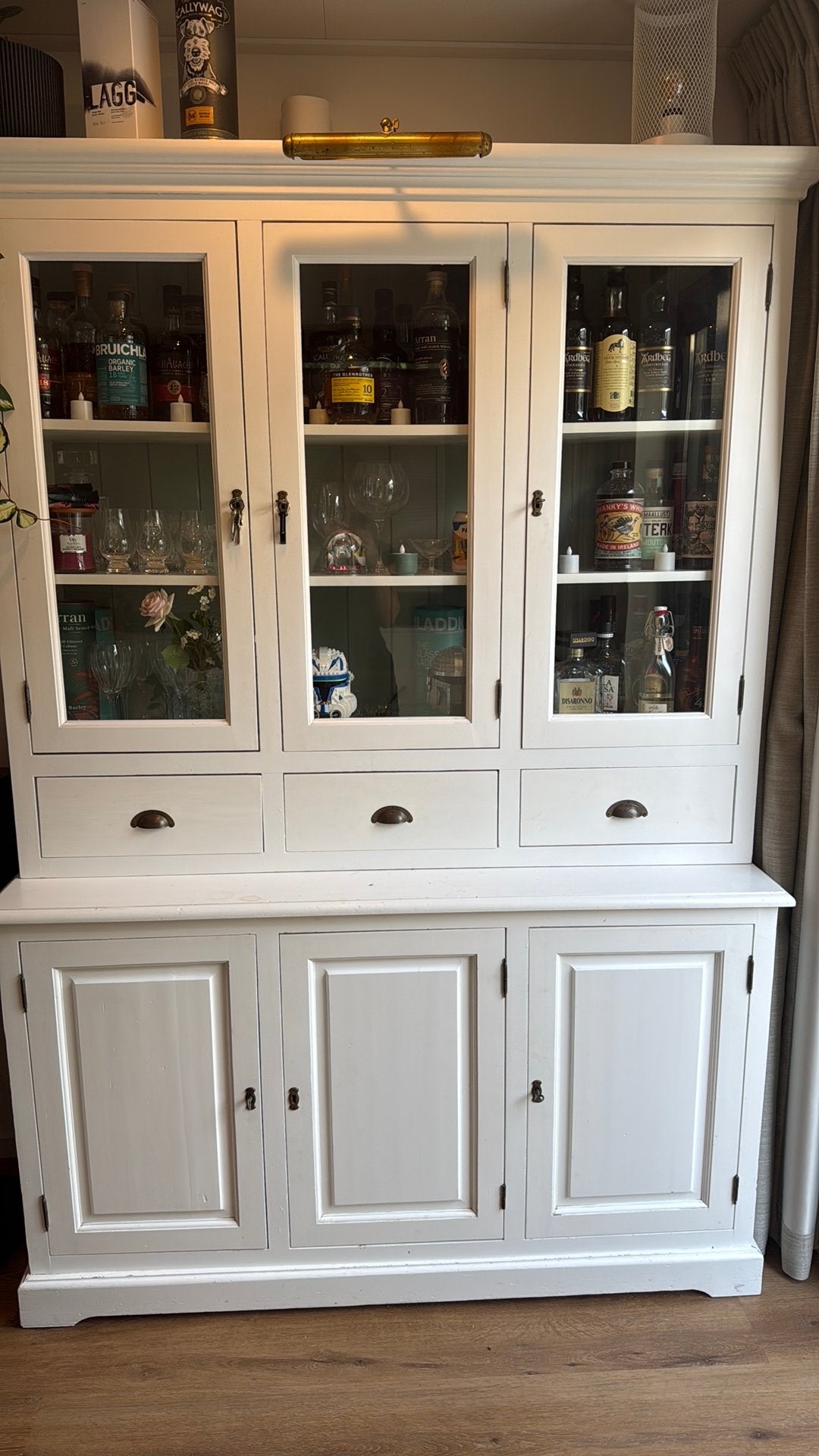 Witte buffetkast met glazen deuren en lades, Ophalen, Gebruikt, 100 tot 150 cm, 200 cm of meer
