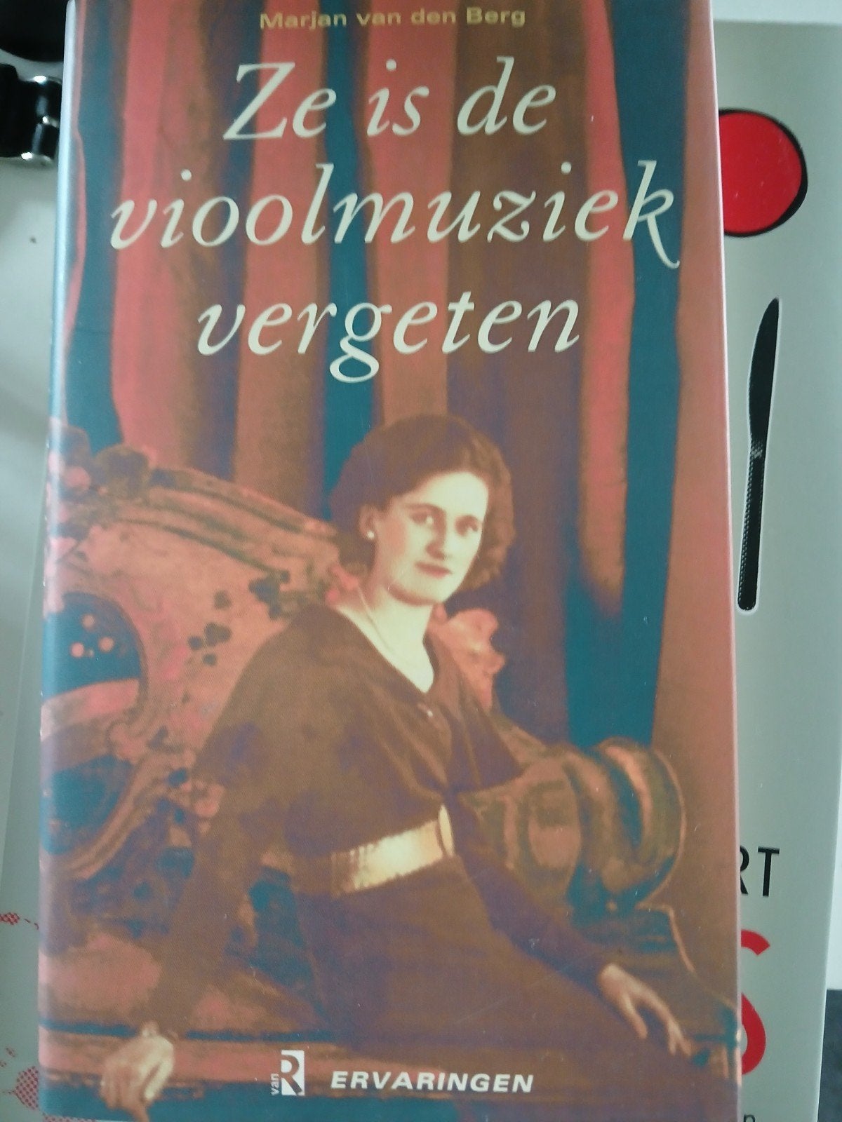 Ze is de vioolmuziek vergeten-Marjan van den Berg, Ophalen of Verzenden, Gelezen