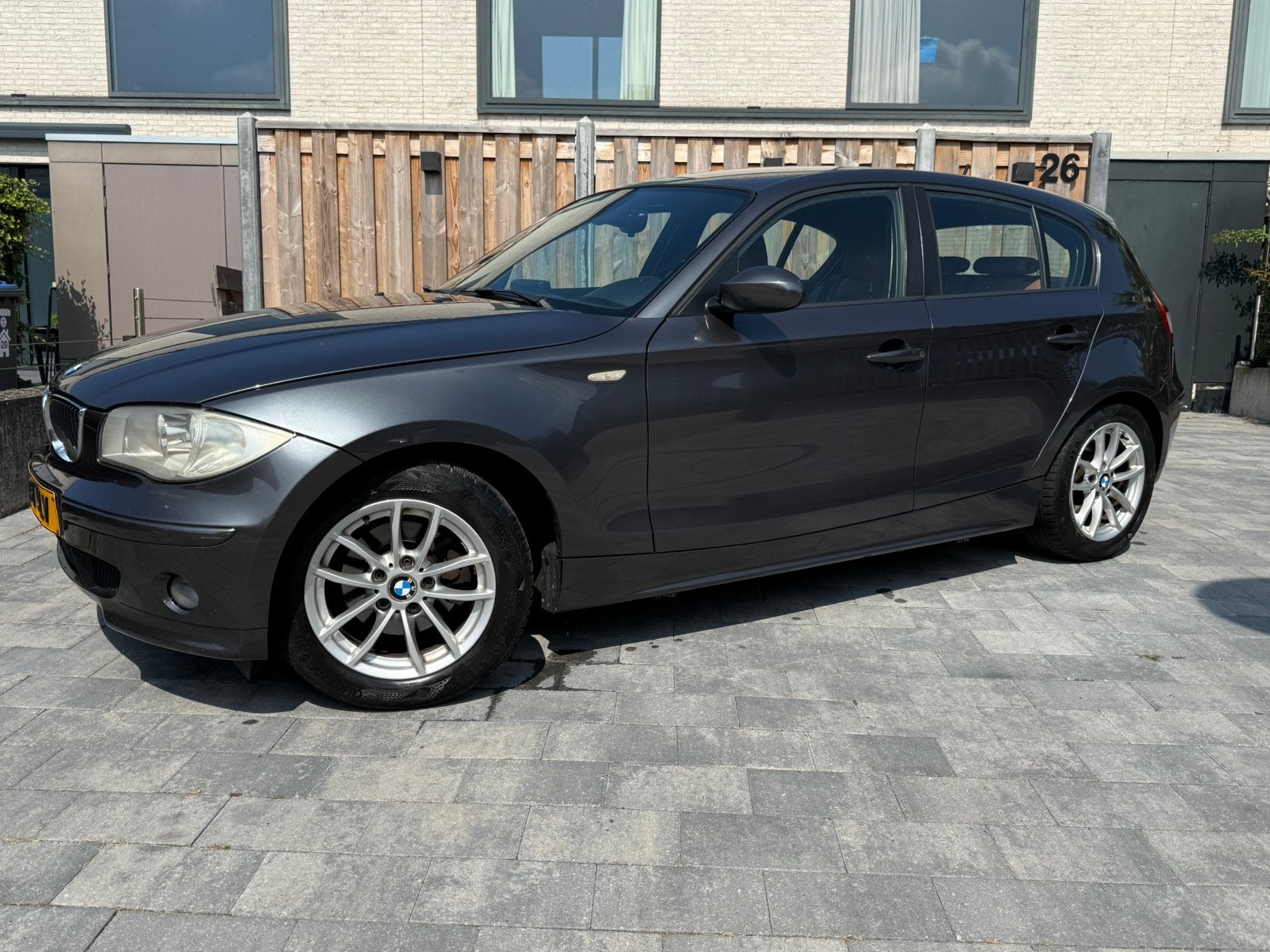 BMW 1-serie 120i High Executive| Cruise| m-pakket| stoelverw, 1995 cc, 4 cilinders, Handgeschakeld, Zilver of Grijs