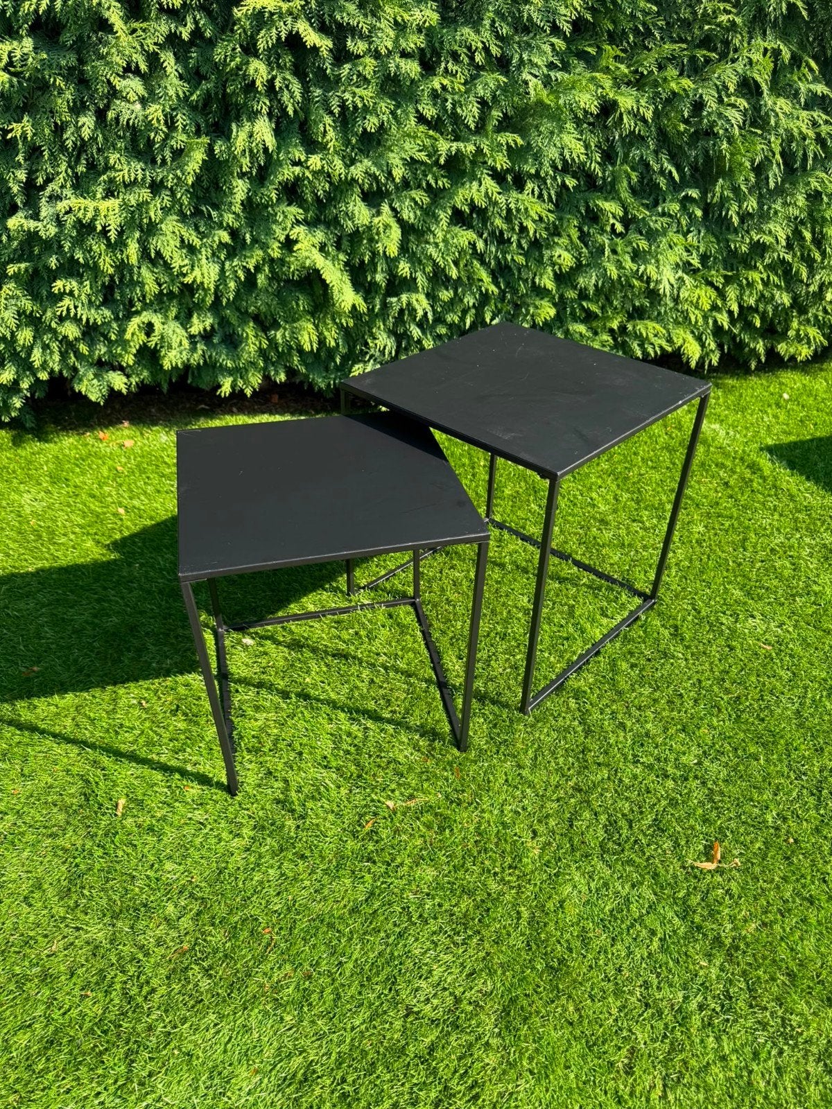 Set van 2 zwarte bijzettafels - Modern design, Huis en Inrichting, Minder dan 55 cm, Gebruikt, Modern, Industrieel, Metaal of Aluminium