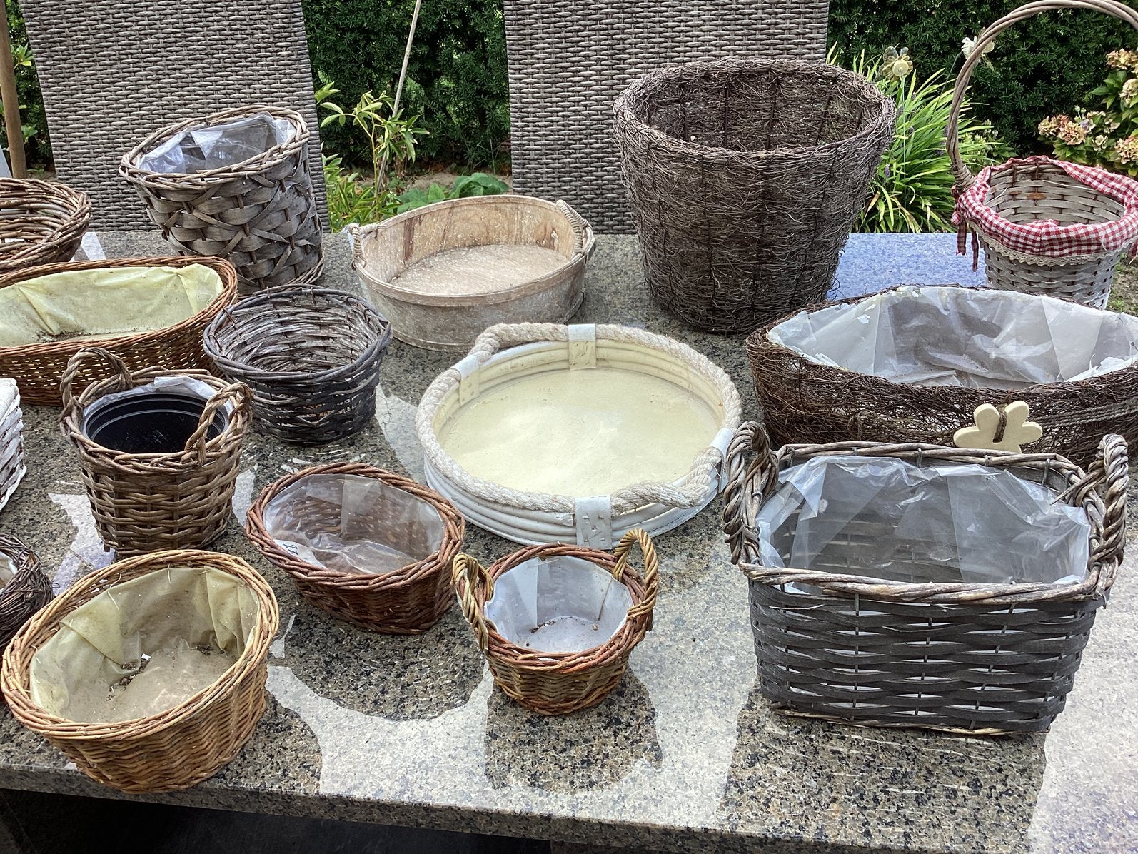 Rieten mande,bloempotte,vazen,schalen,gazen,flessen schelpen, Overige materialen, Rond, Ophalen of Verzenden, Zo goed als nieuw