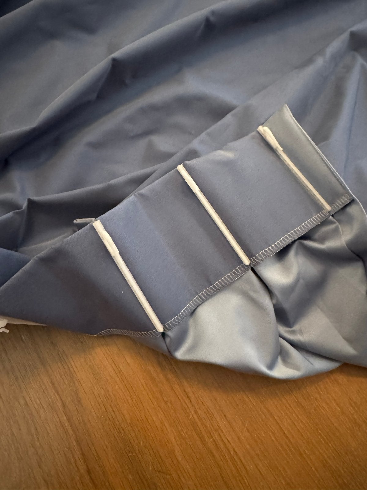 Blauwe gordijnen met plooiafwerking meerdere afmetingen, Plooiafwerking, Blauw, Ophalen of Verzenden, Zo goed als nieuw