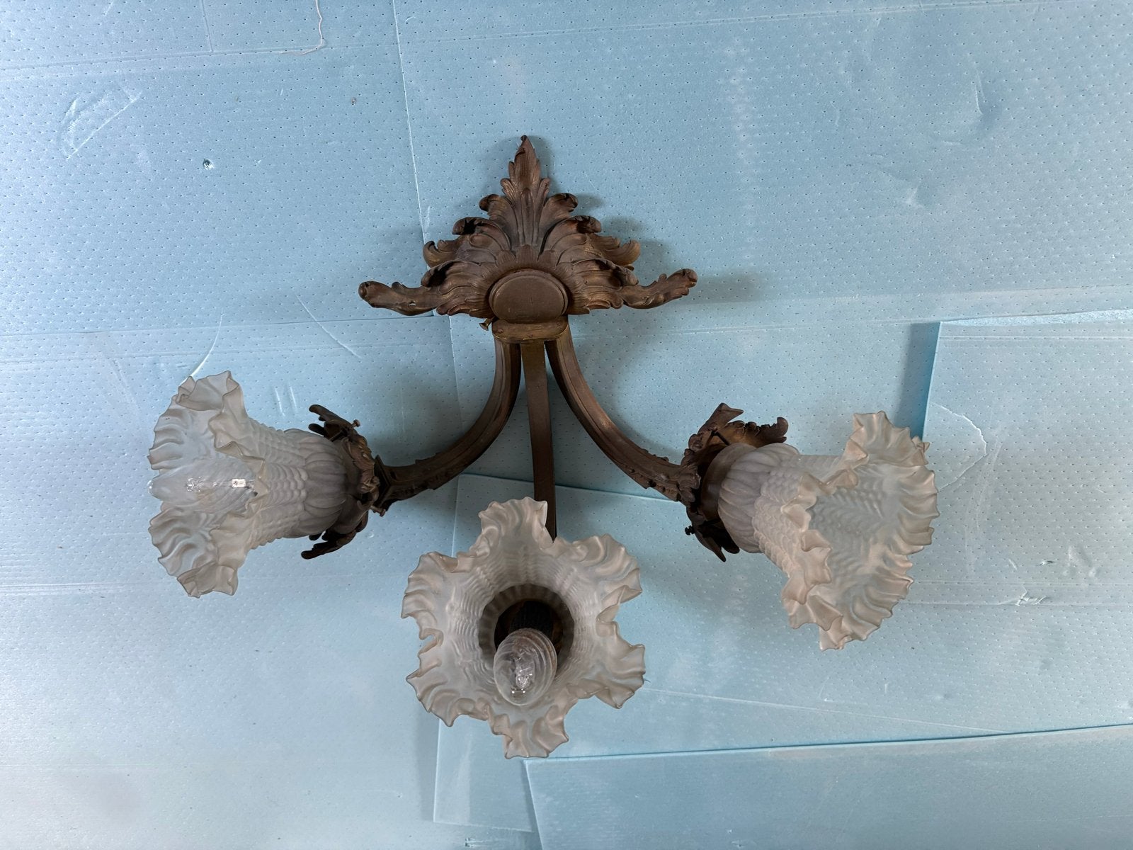 Antieke bronzen lamp met 3 glazen kappen, Antiek en Kunst, Ophalen of Verzenden