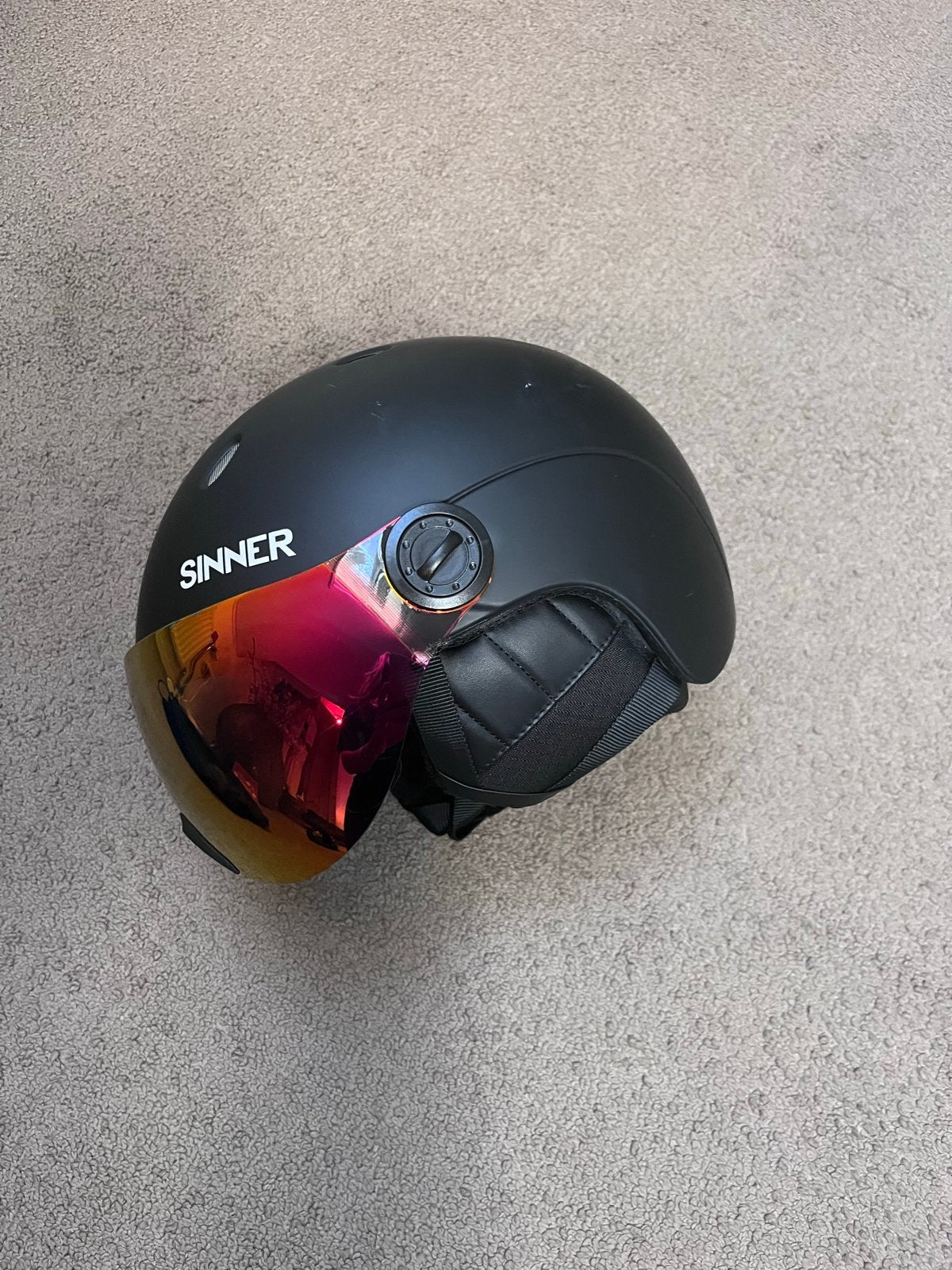 Sinner Skihelm met Vizier - Zwart, Zo goed als nieuw, Sport en Fitness, Skiën en Langlaufen, Overige merken, Overige typen, Ophalen of Verzenden
