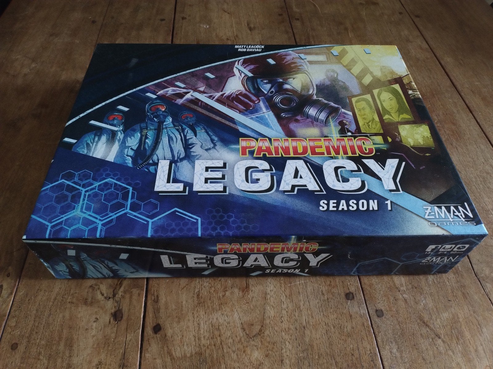 Pandemic Legacy season 1 - Engelse versie, ongespeeld., Drie of vier spelers, Ophalen of Verzenden, Nieuw