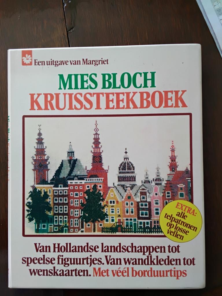 Mies Bloch Kruissteekboek - Unieke Patronen, Hobby en Vrije tijd, Borduren en Borduurmachines, Ophalen of Verzenden, Gebruikt
