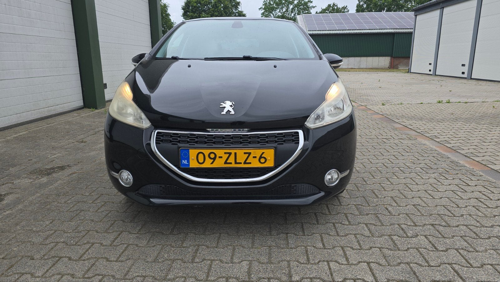Peugeot 208 1.2 VTi 82PK 5D (102g) 2013 Zwart, Auto's, Voorwielaandrijving, 31 €/maand, 1199 cc, Zwart