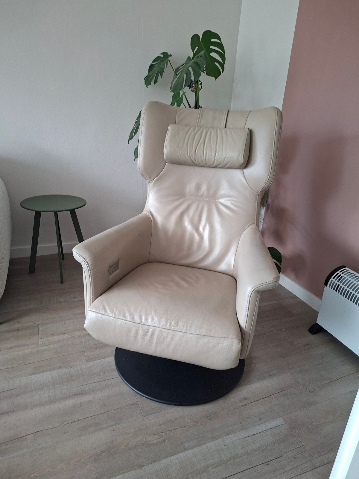 Prominent Relaxfauteuil - Beige Leer, oplaadbare accu, Huis en Inrichting, Ophalen, Gebruikt, Modern, Comfort, 75 tot 100 cm