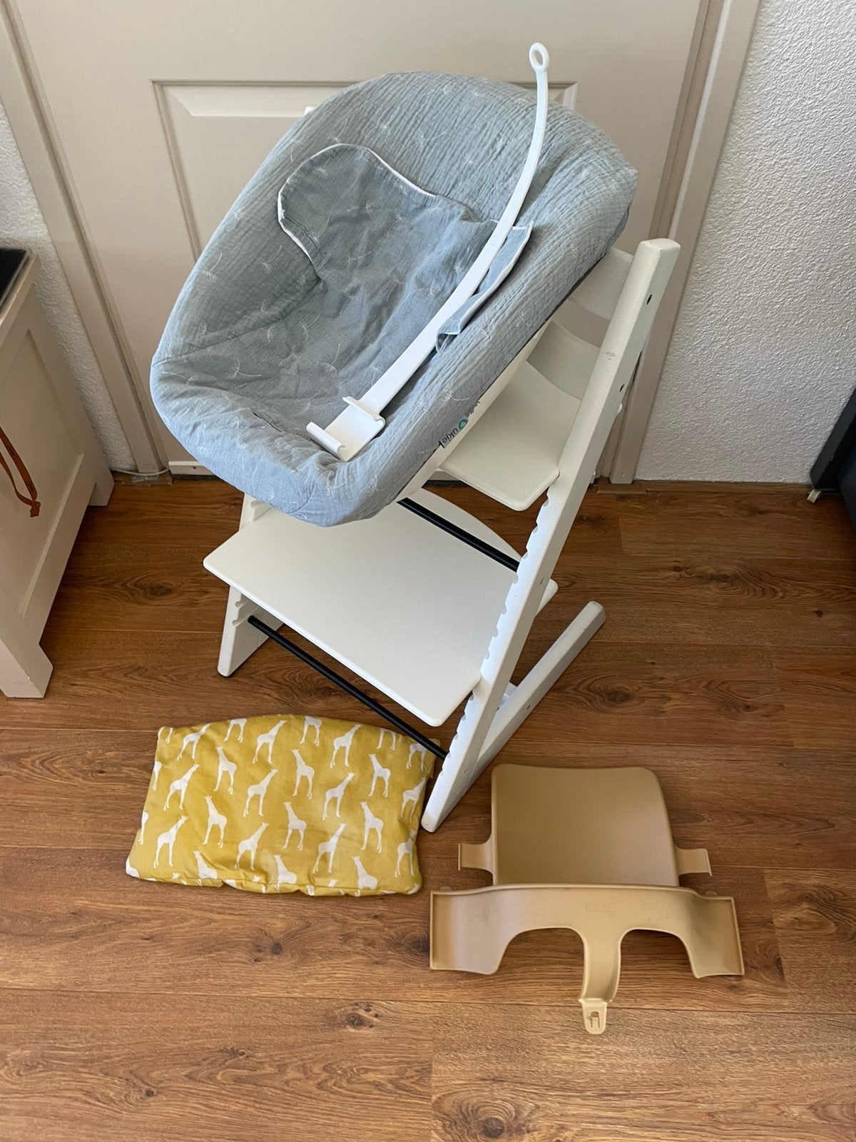 🧡 Witte Stokke Tripp Trapp Newborn en Babyset 🩵, Ophalen, Gebruikt, Meegroeistoel, Gordel(s)