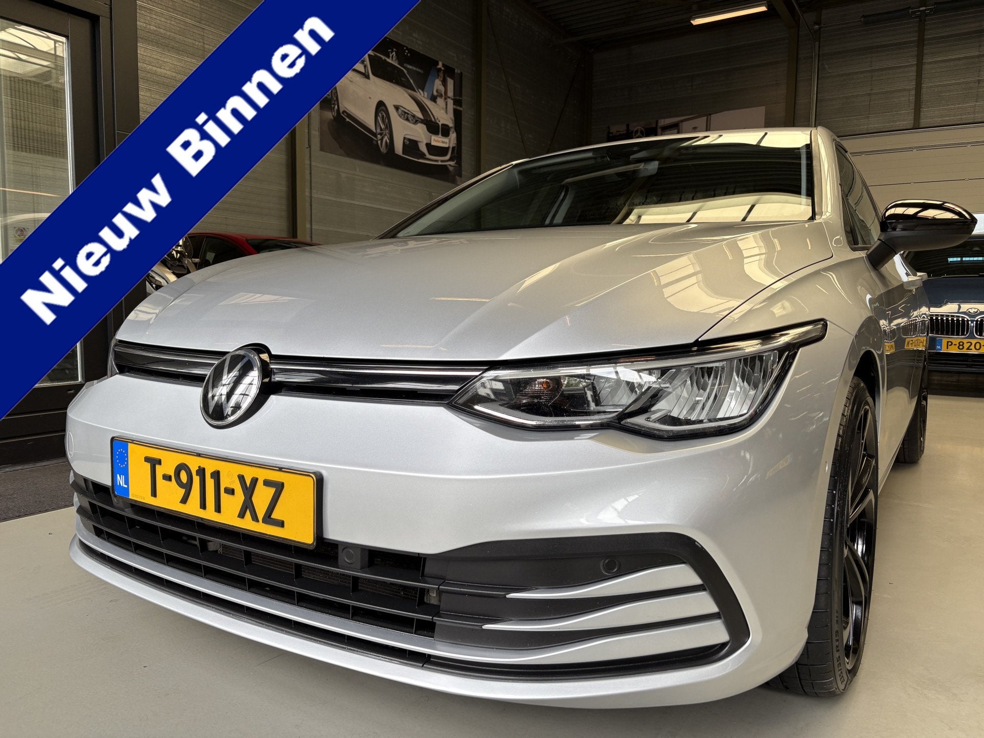 Volkswagen Golf 1.5 eTSI 19inch, Sfeerverlichting, Led, Stof, 4 cilinders, Bedrijf, 1500 kg