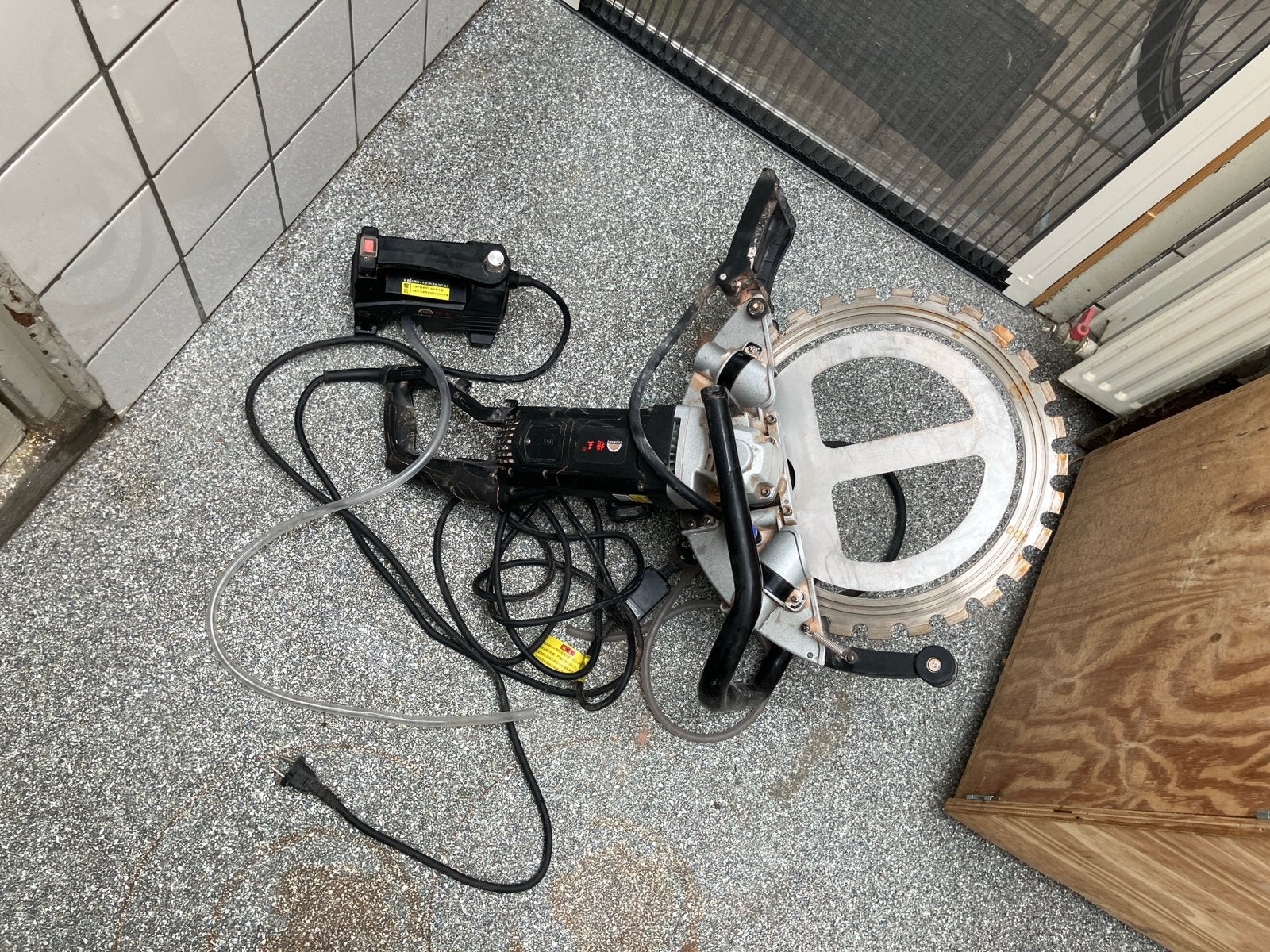Foto 5 van watergekoelde diamantzaag met een zaag diepe van 29 cm