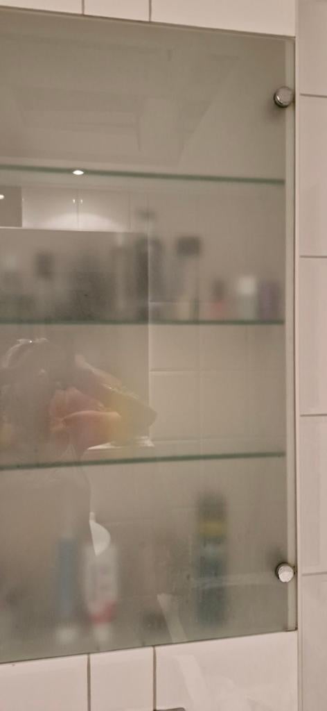 Kastdeurtje van melkglas plus 3 glasplaatjes, Huis en Inrichting, Badkamer | Badkamermeubels, Ophalen, Gebruikt, 100 tot 150 cm