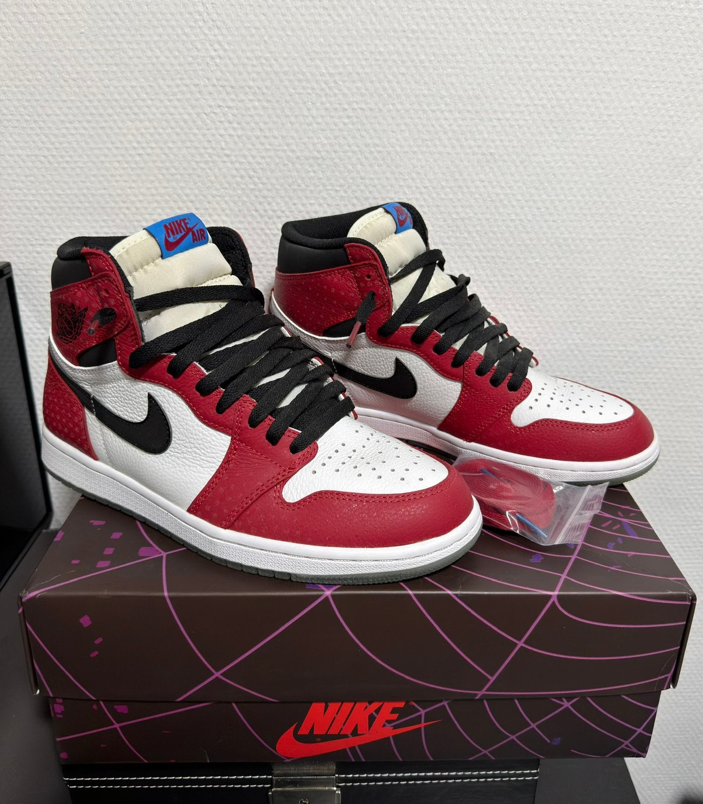 Nike air jordan 1 spiderman origin story 42, Kleding | Heren, Schoenen, Ophalen, Zo goed als nieuw