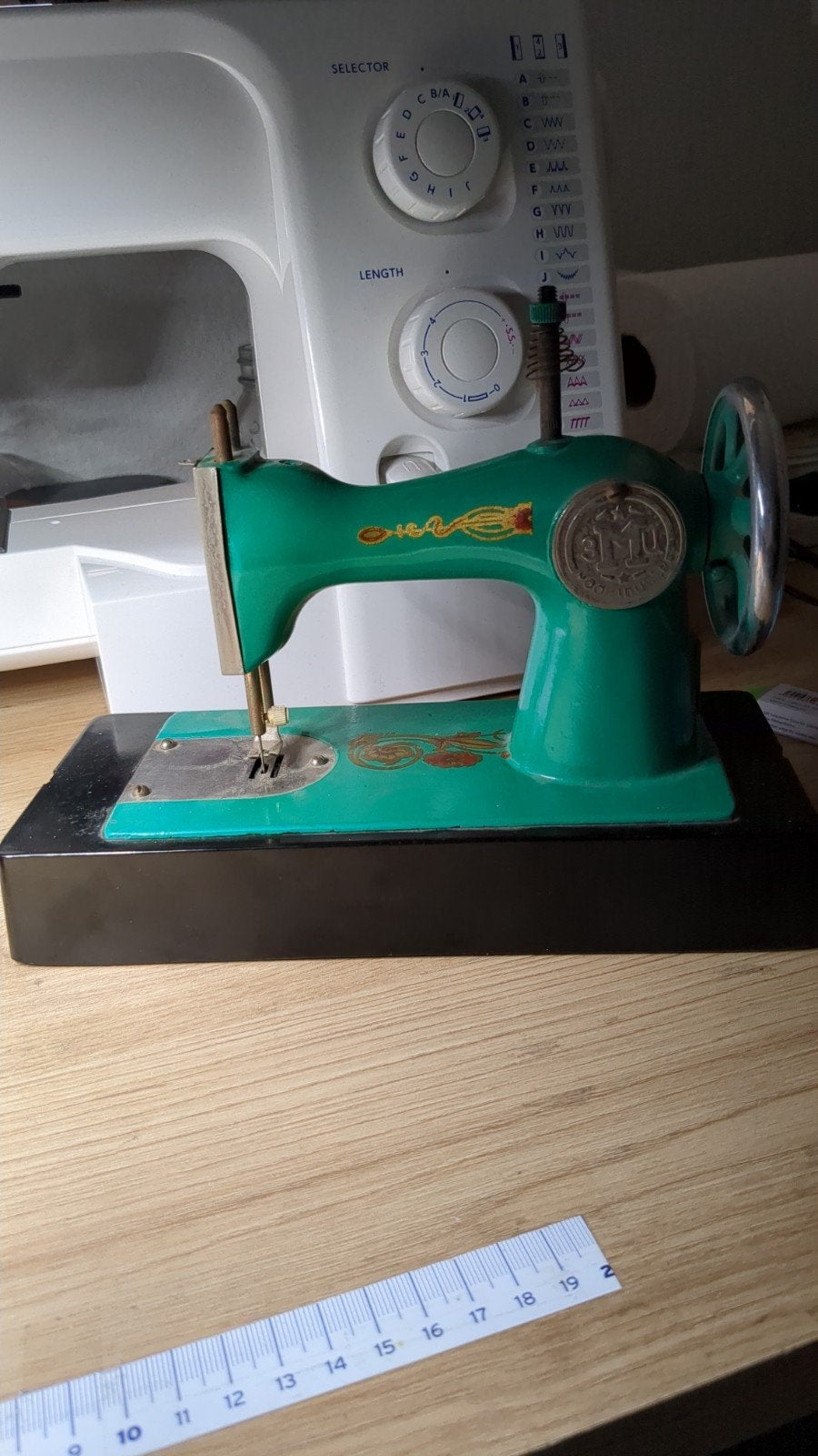 Vintage Sovjet speelgoed naaimachine Olga (ЗШМ / USSR) - jar, Ophalen of Verzenden