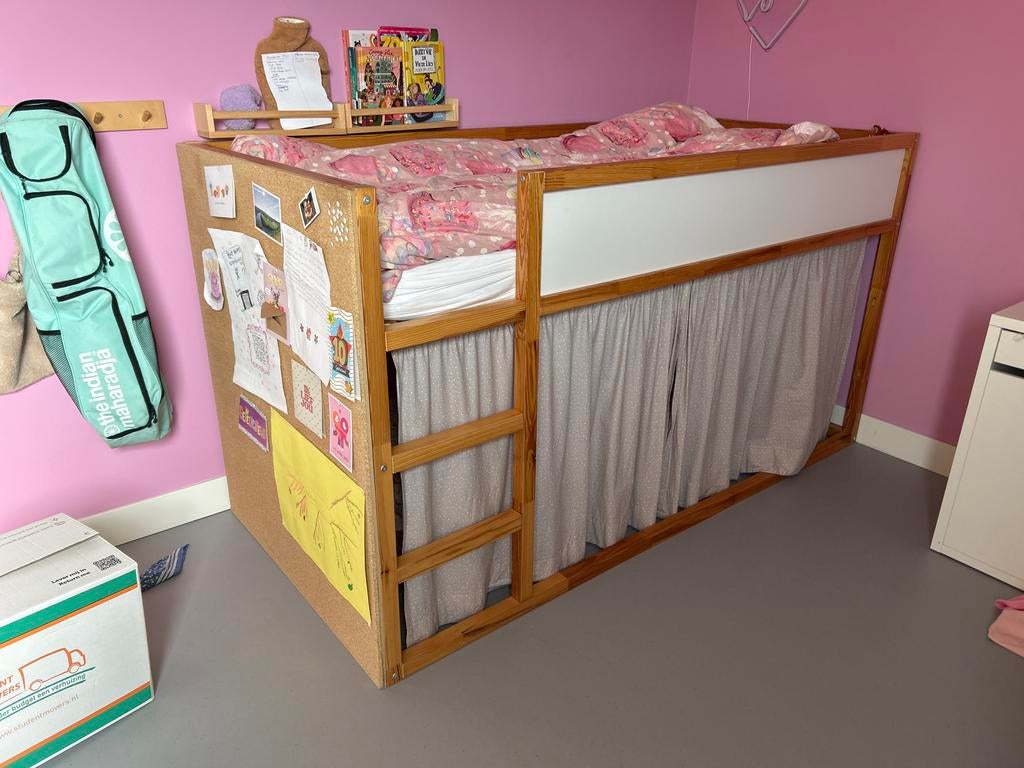 IKEA KURA bed met prikbord en gordijntjes, Ophalen, 85 tot 100 cm, Gebruikt, Hoogslaper of Stapelbed
