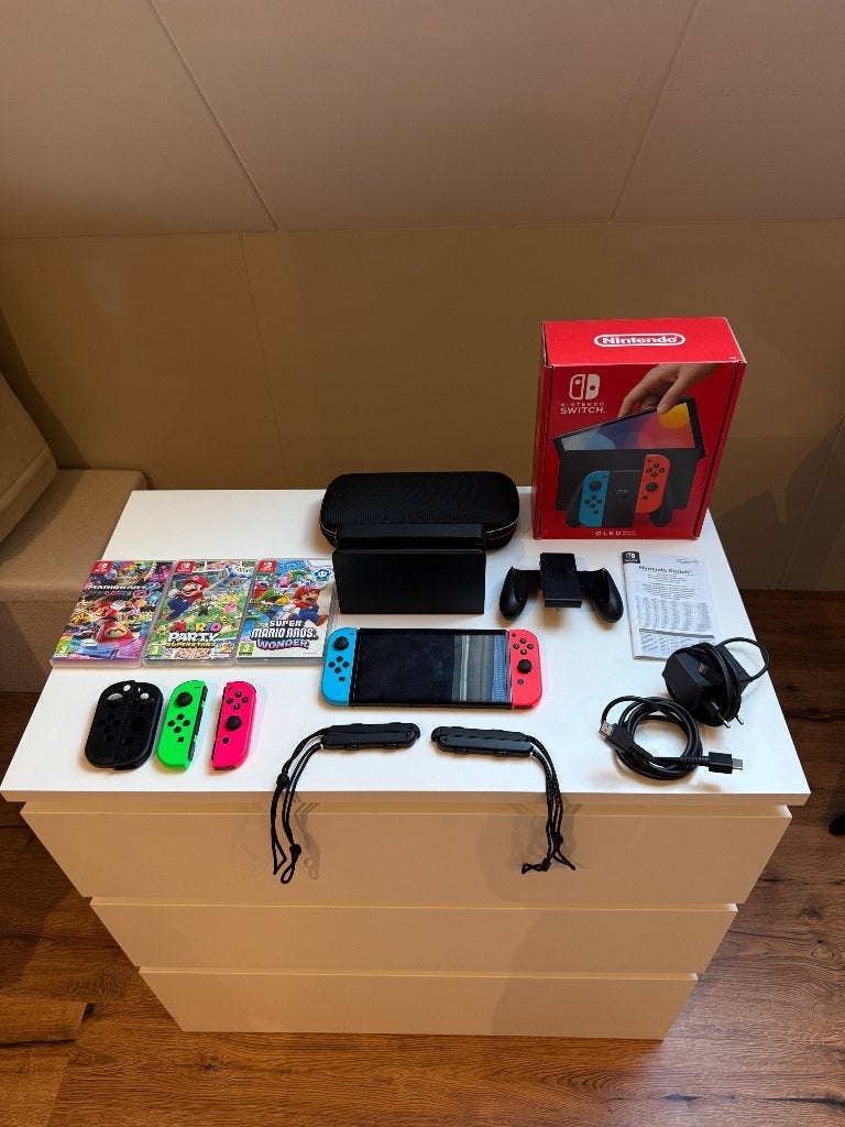 Nintendo Switch Oled 64GB, Met games, Zo goed als nieuw, Met 3 controllers of meer, Switch OLED
