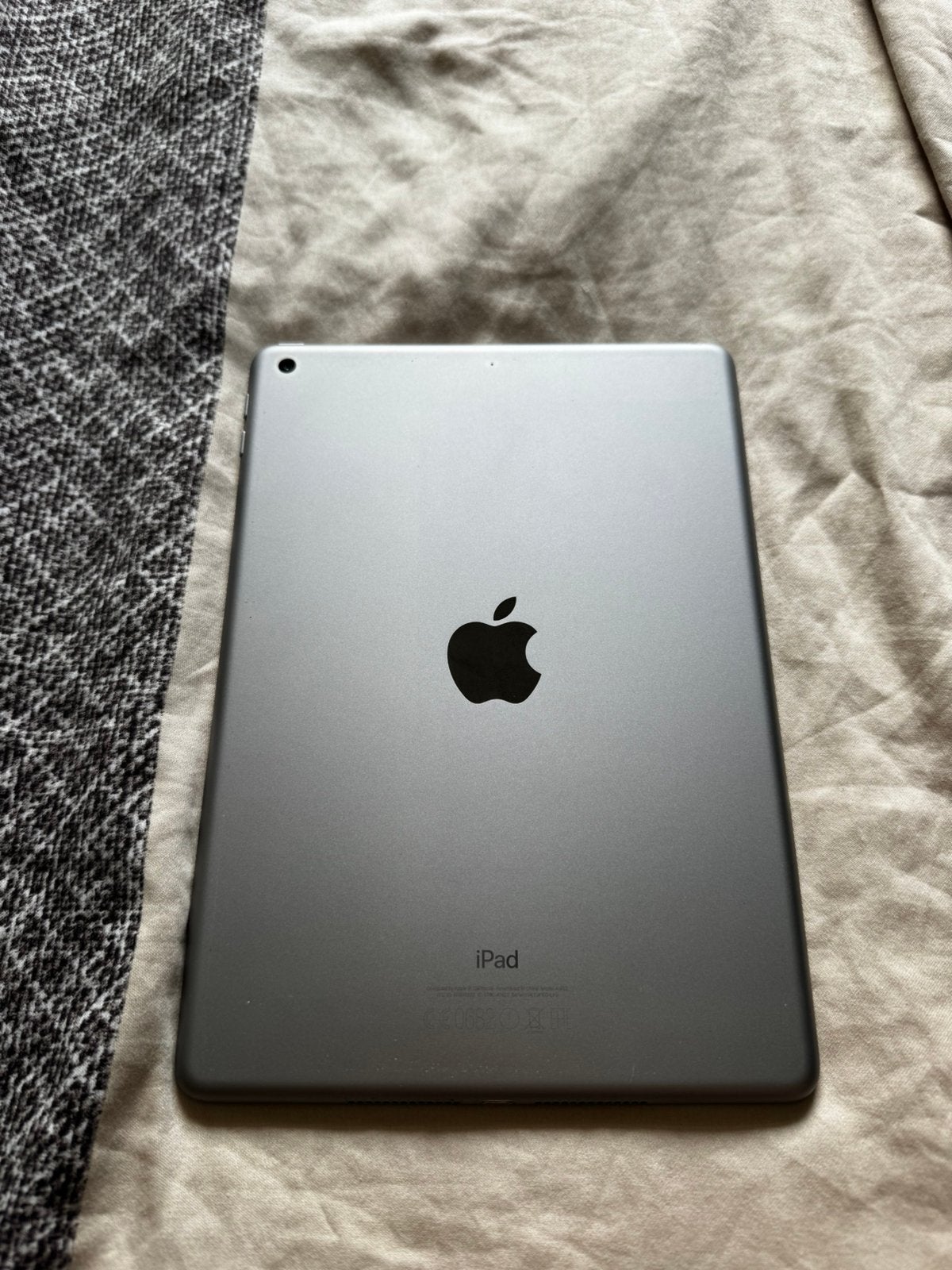 Ipad 5e generatie, Computers en Software, Apple iPads, Gebruikt, 32 GB, Apple iPad, Zilver