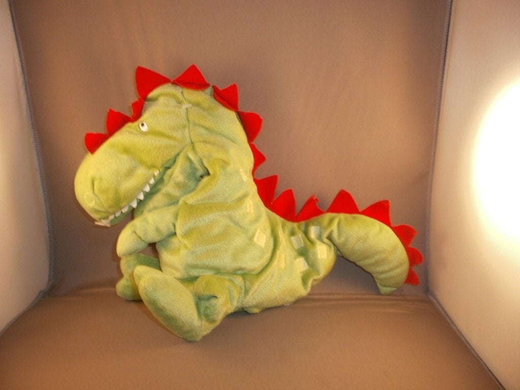 Ikea laskig dino/draak hand pop groen rood witte tanden 40cm, Groen, Nieuw, Ophalen of Verzenden, Middelgroot (20 tot 80 cm)