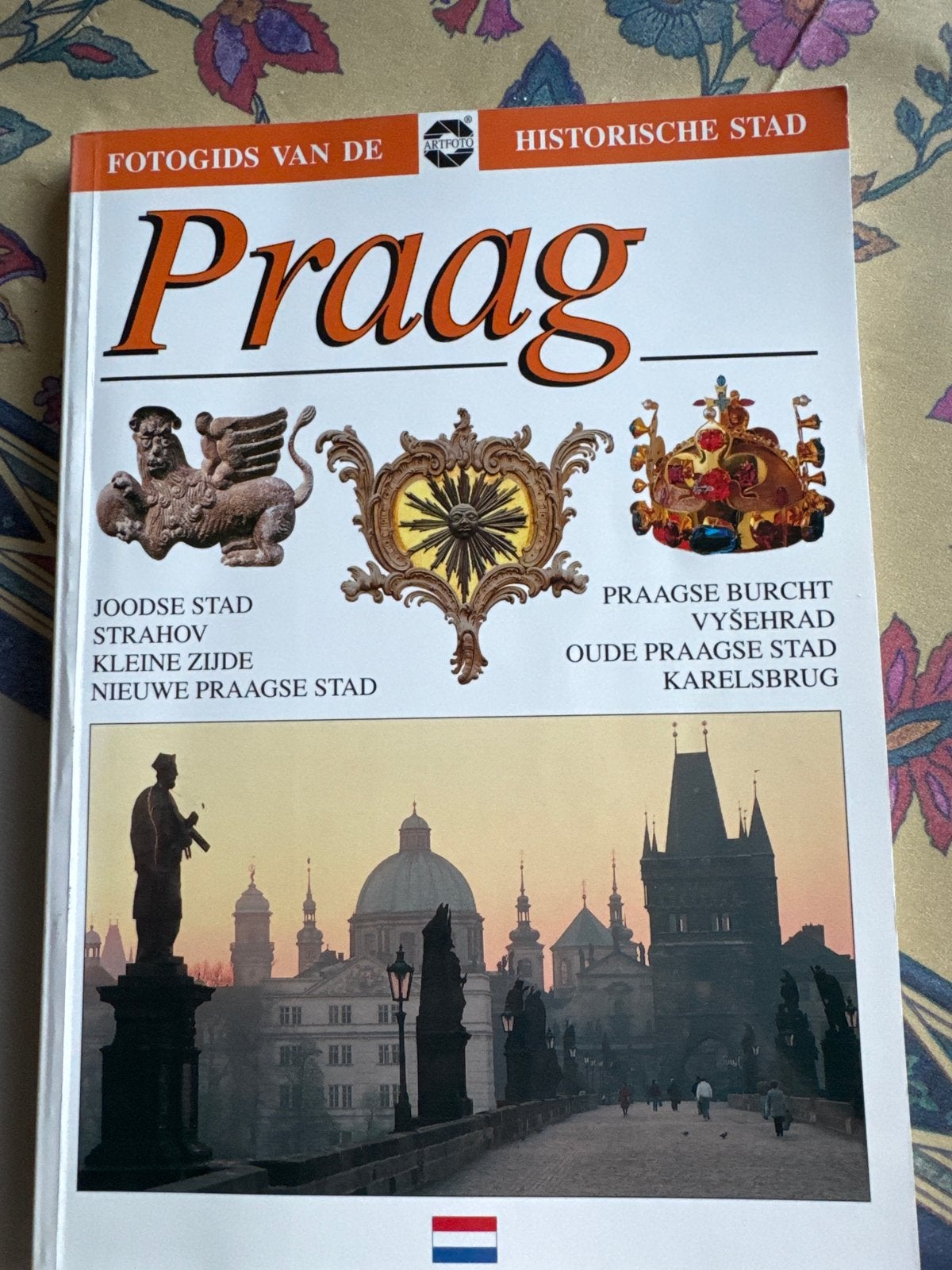 Fotogids van de Historische Stad Praag, Europa, Ophalen of Verzenden, Reisgids of -boek, Gelezen
