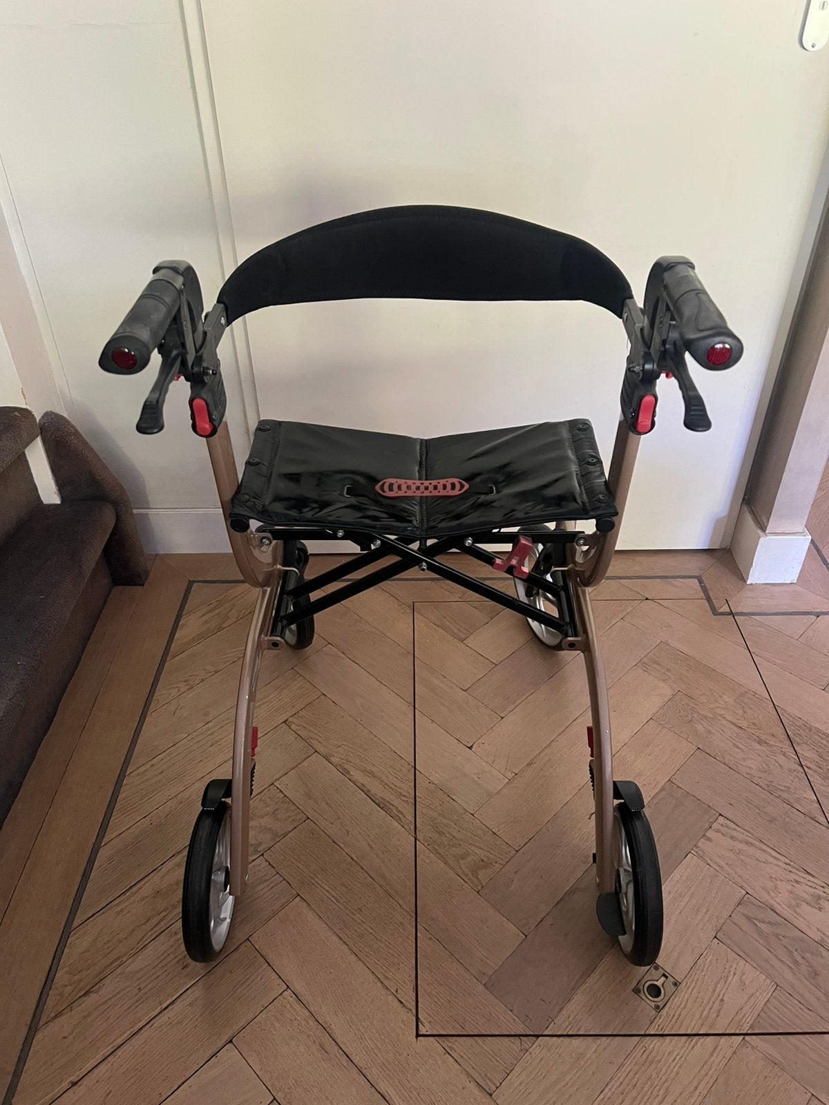 Rollator (amper gevbruikt), Diversen, Rollators, Ophalen, Zo goed als nieuw