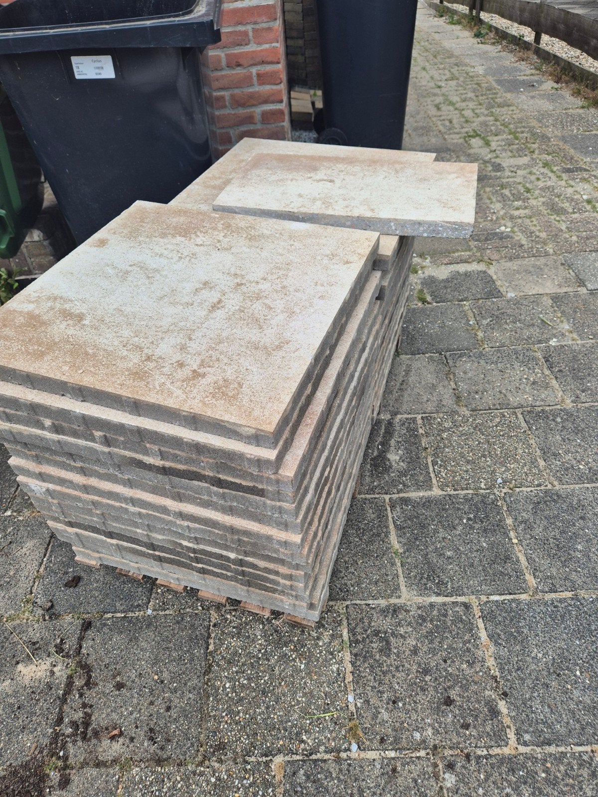 Gebruikte/ gloednieuwe terrastegels en klinkers (ca. 25.9m2), Gebruikt, Klinkers, Ophalen of Verzenden, 10 m² of meer