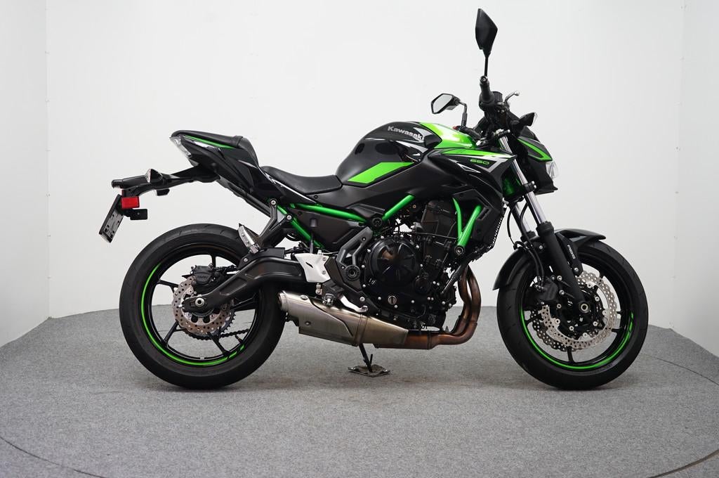 Kawasaki Z 650 ABS (bj 2022), Motoren, 649 cc, Bedrijf, Meer dan 35 kW, ABS