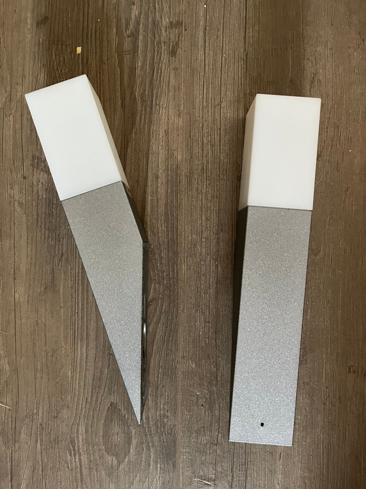 Twee buitenlampen in nieuwstaat, Kunststof, Minder dan 50 watt, Wandlamp, Ophalen of Verzenden