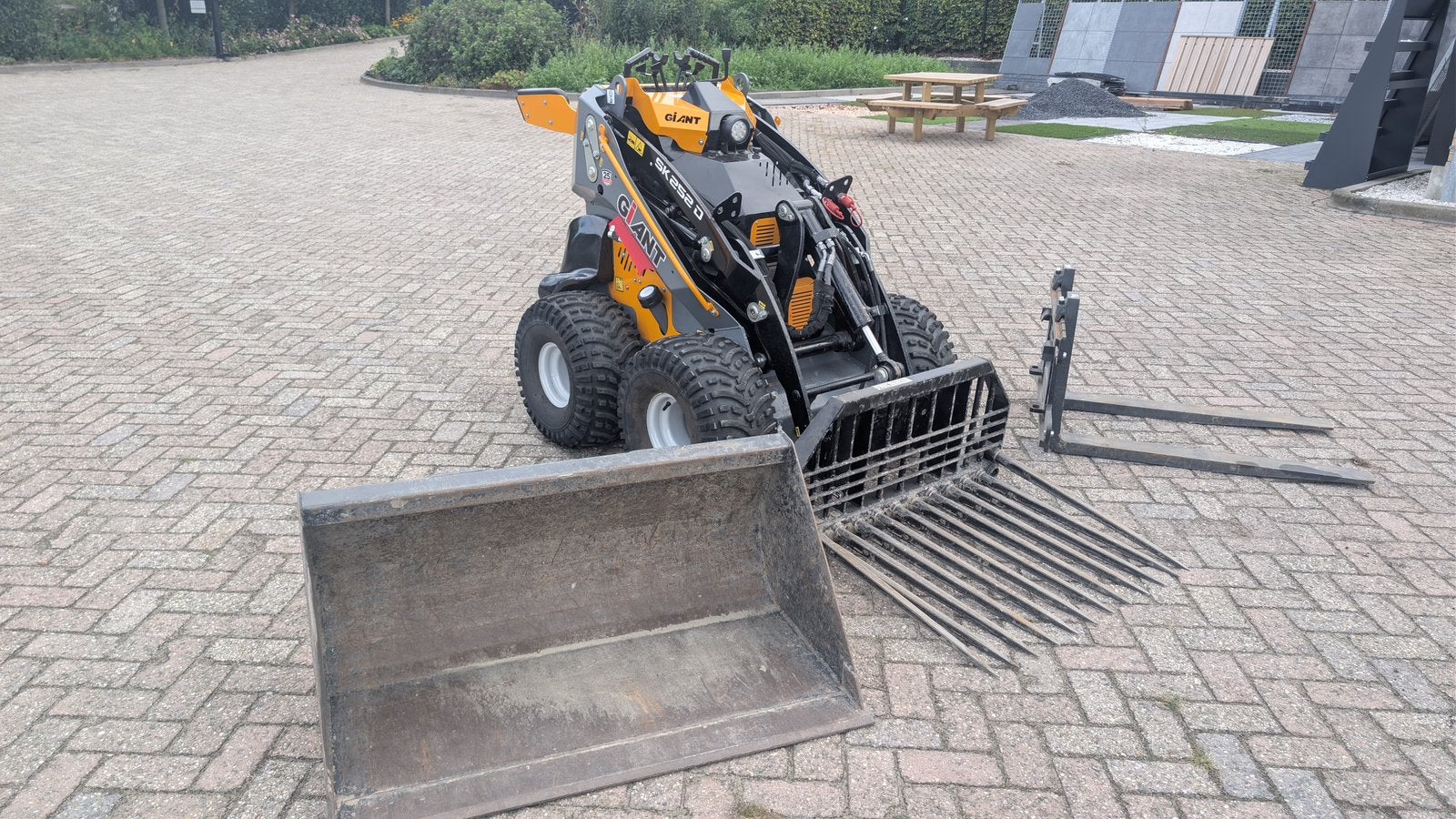 GIANT SK252D | 2021 | 115 uur | 4 aanbouwdelen, Ophalen, Wiellader of Shovel