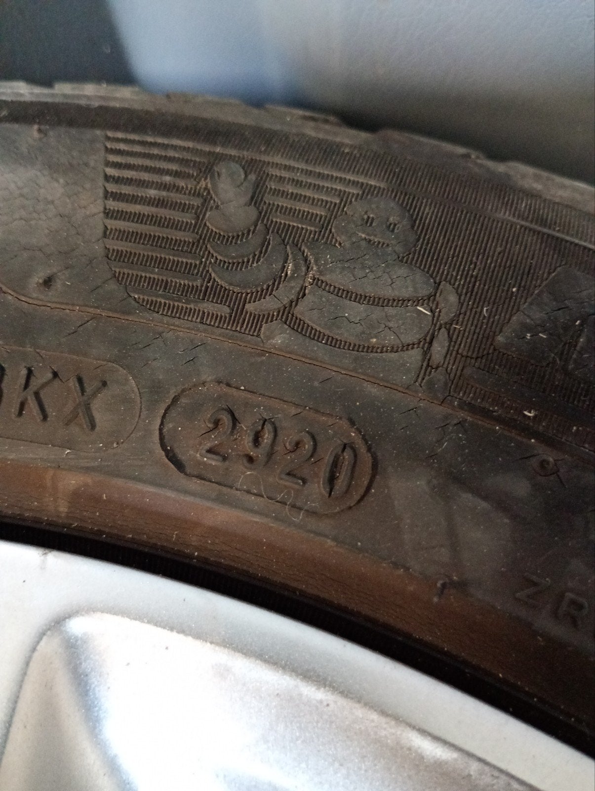 Foto 5 van Originele Peugeot velgen met banden