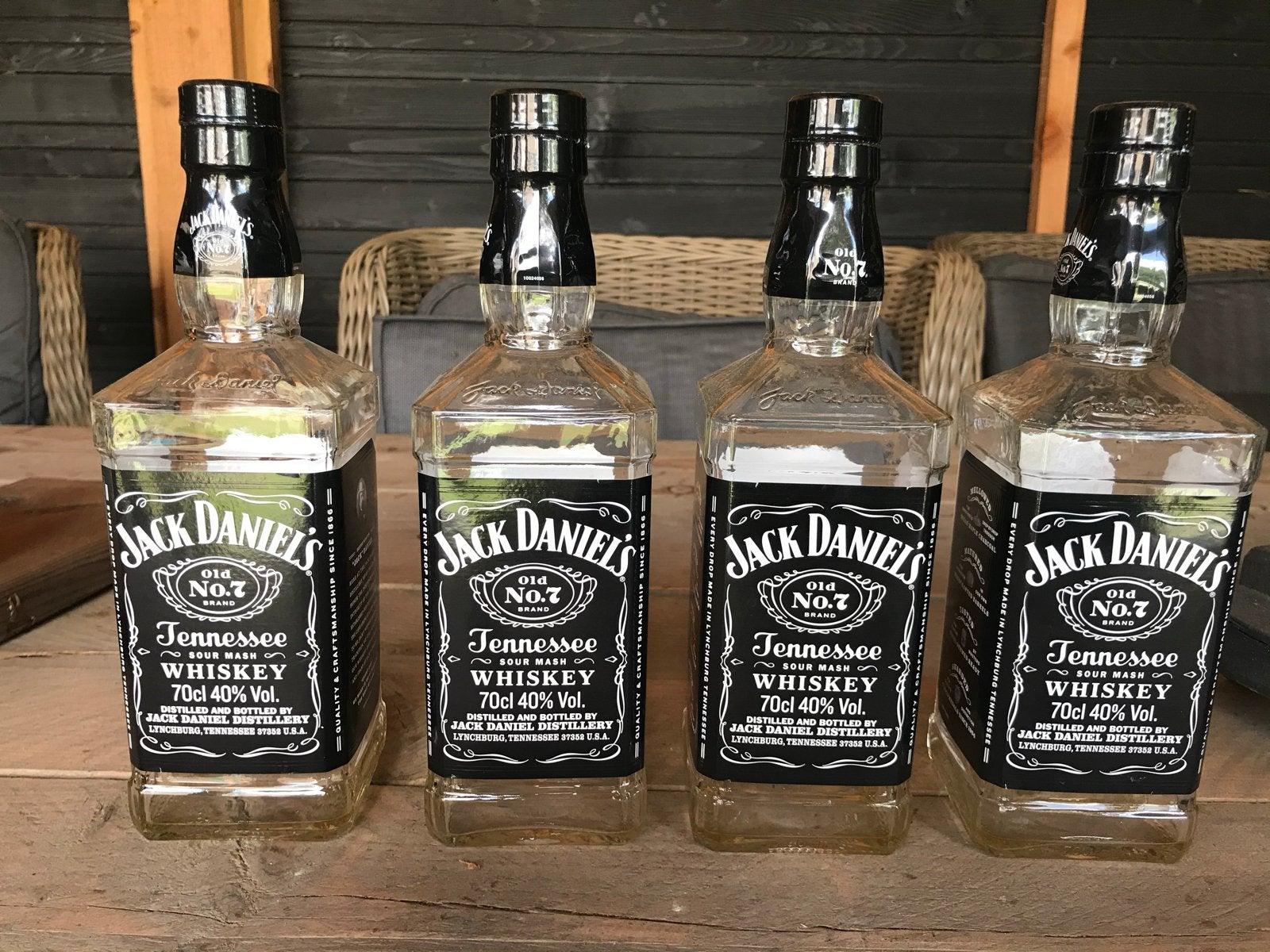 10 Jack Daniel's flessen 0.70 cl - Leeg, voor decoratie, Ophalen, Gebruikt, Meerkleurig, Glas