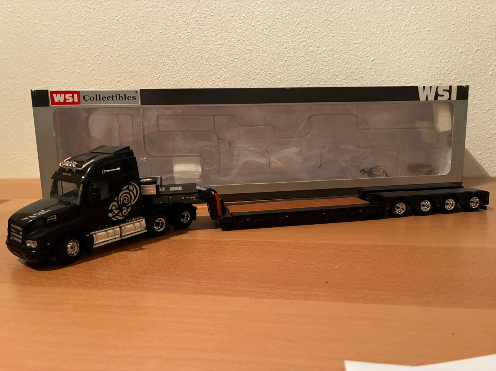 WSI Iveco Strator met 4-assige dieplader, Ophalen of Verzenden, Zo goed als nieuw, Bus of Vrachtwagen, Wsi