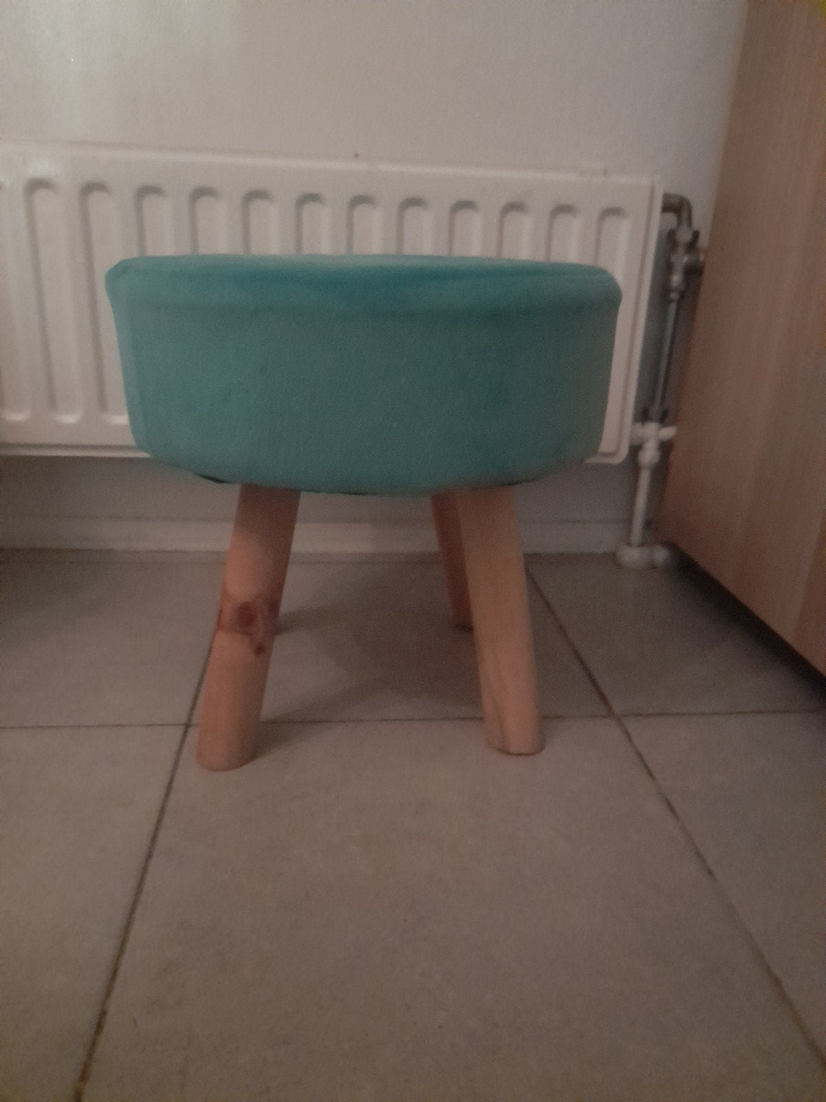 Mintgroen krukje / poefje met houten pootjes, Ophalen, Zo goed als nieuw, Hout