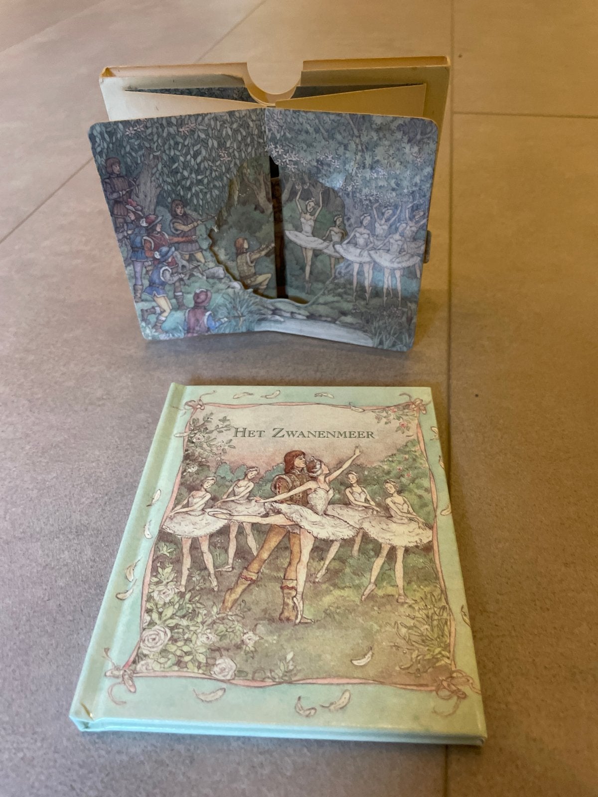 Mini boekje Het Zwanenmeer met 3D-balletvoorstelling, Boeken, Ophalen of Verzenden, Gelezen, Uitklap-, Voel- of Ontdekboek, 3 tot 4 jaar