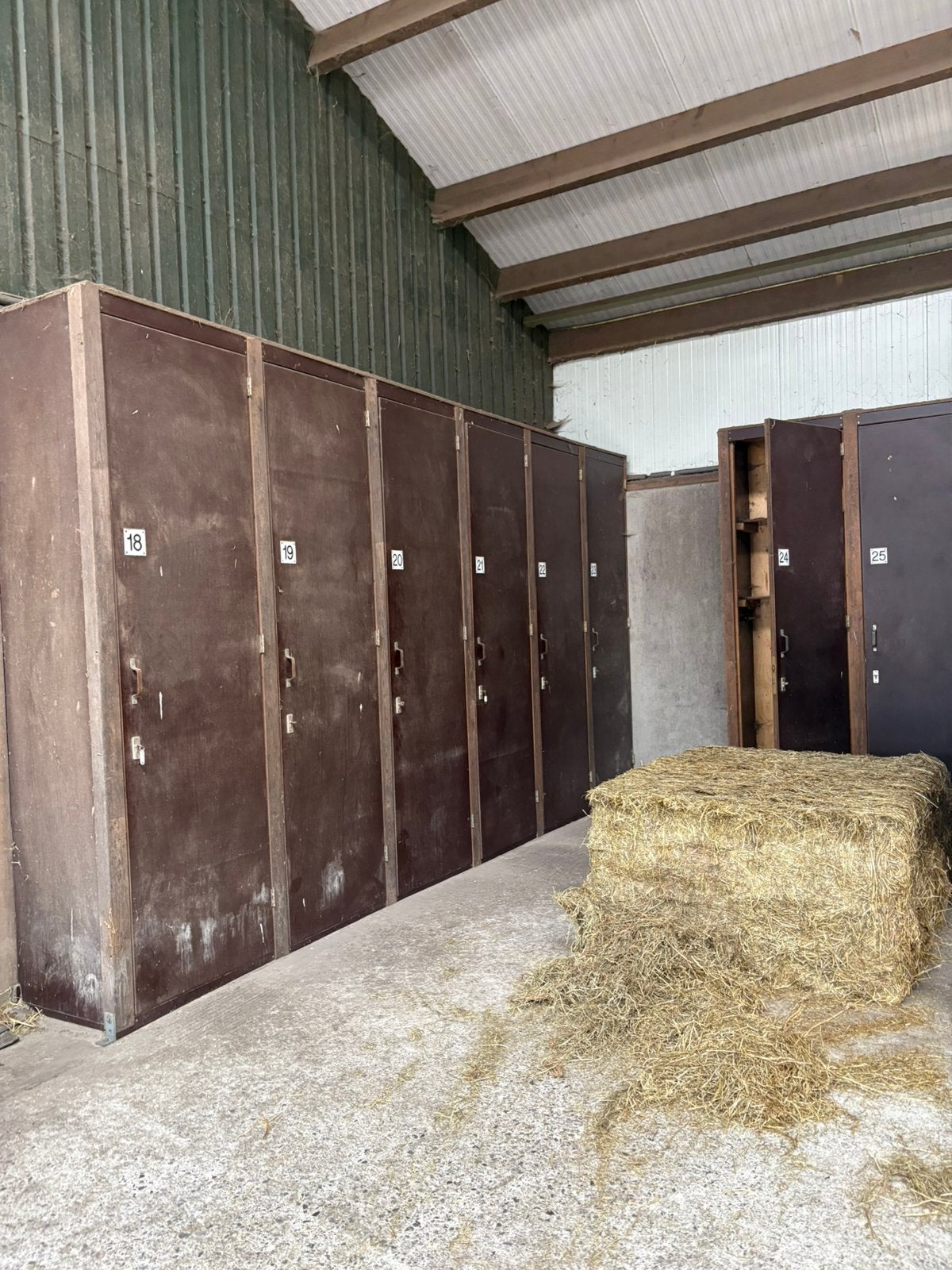 Zadelkasten, Dieren en Toebehoren
