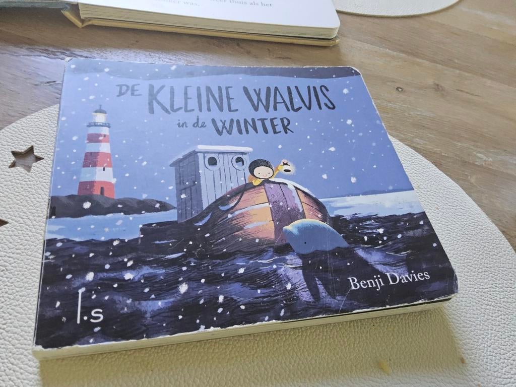 Kleine walvis in de winter dik karton boekje Benji Davies, Boeken, Ophalen of Verzenden, Zo goed als nieuw, Benji Davies