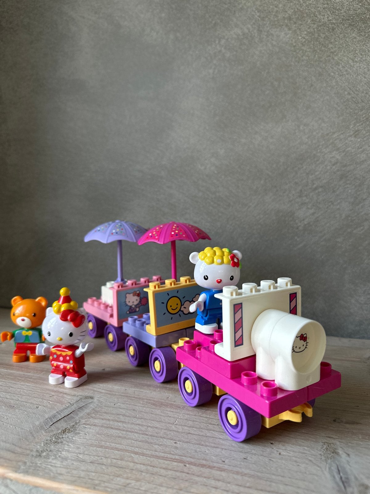 Hello Kitty Funpark Trein - Bouwset met Figuren, Ophalen of Verzenden, Zo goed als nieuw, Overige merken