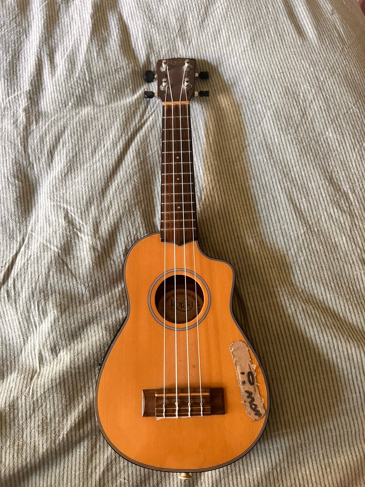 Semi akoestische Korala ukulele, Ophalen, Gebruikt, Ukelele
