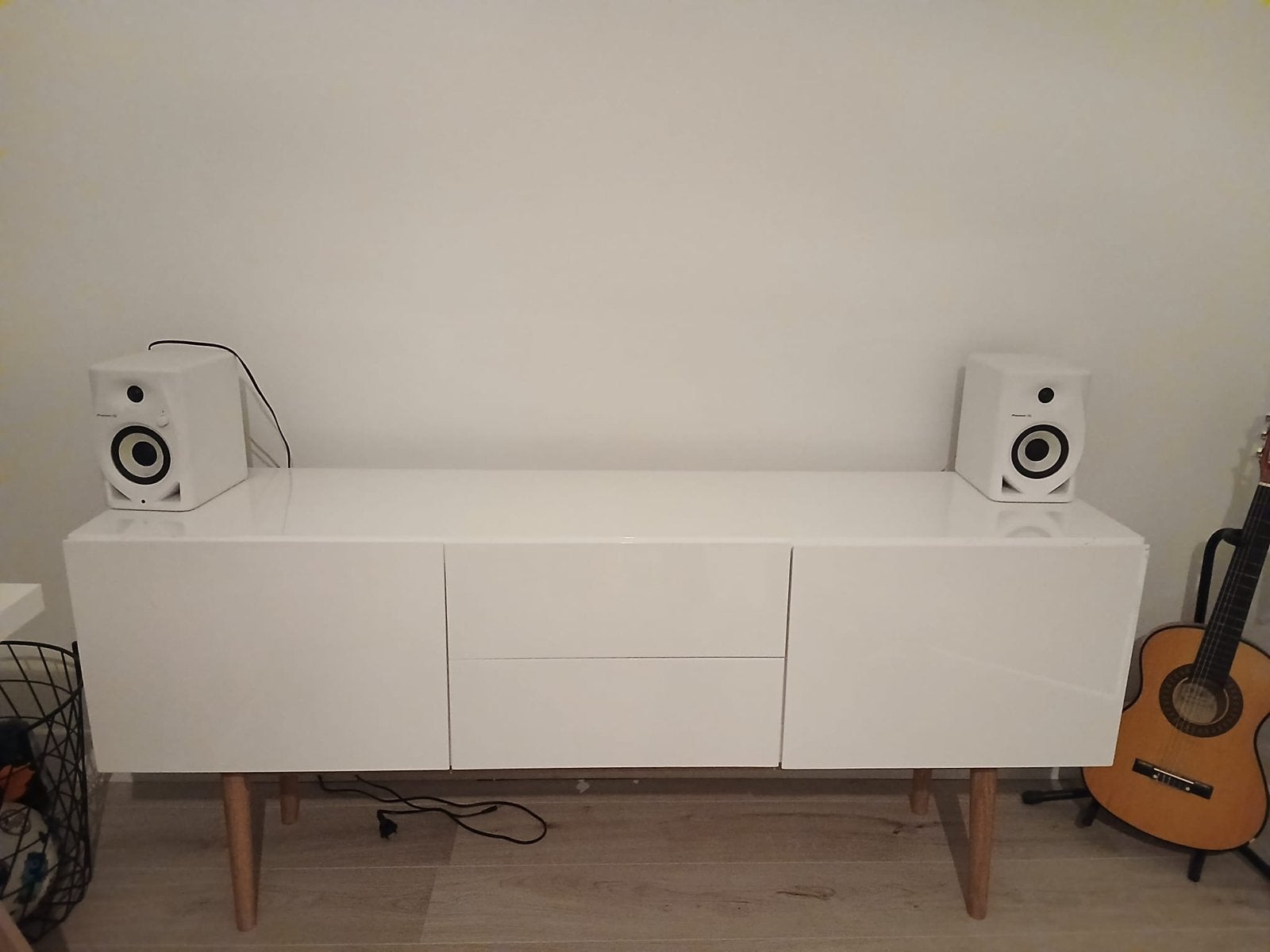 Wit dressoir, Ophalen, 150 tot 200 cm, Zo goed als nieuw, 25 tot 50 cm