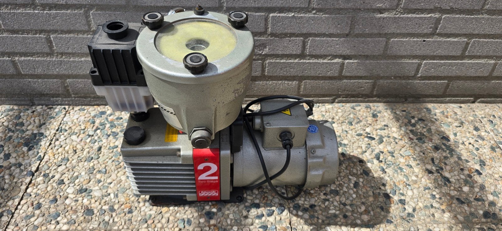 Edwards E2M28 Vacuümpomp met stofilter, Ophalen, Gebruikt