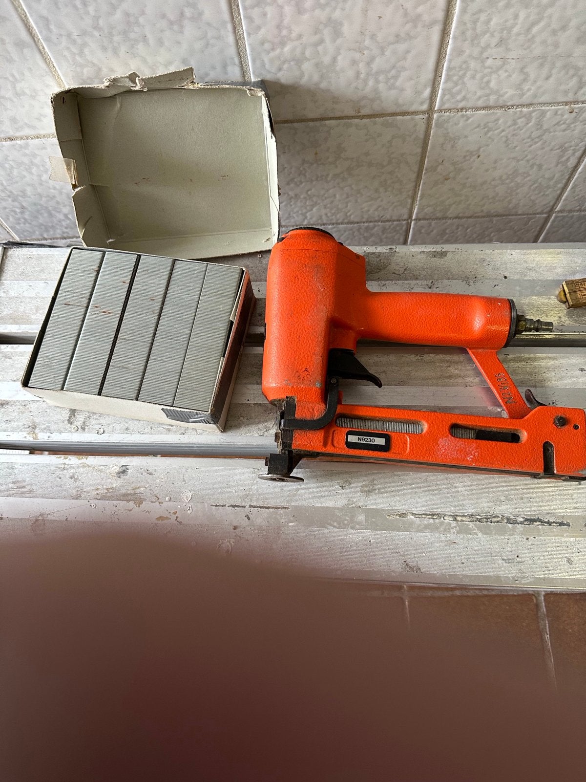 Tacker/nietmachine N9230 met nietjes, Ophalen, Gebruikt, Tacker/nietmachine, Overige merken