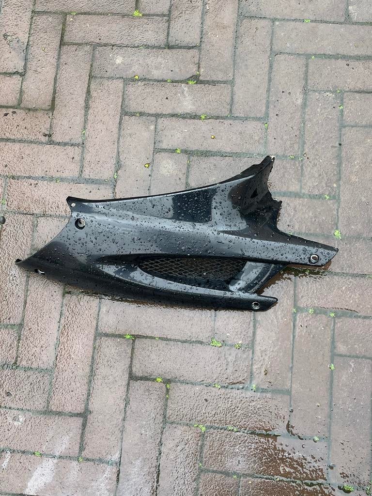 Zijkap rechts zwart Peugeot Speedfight 2, Ophalen of Verzenden, Gebruikt, Kap, Peugeot