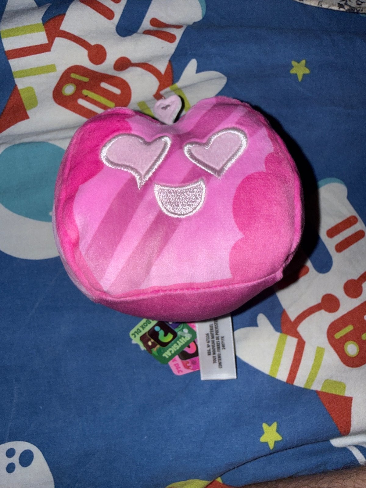 Hartvormige knuffel (Love fruit) van Roblox spel BLOX FRUIT, Overige typen, Ophalen of Verzenden, Zo goed als nieuw, Roze