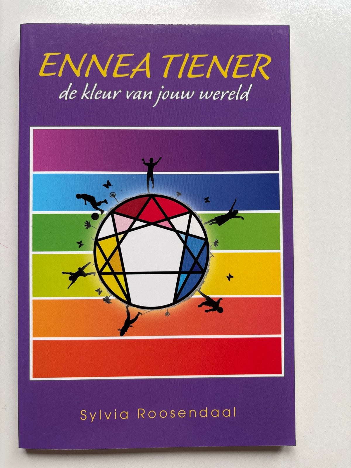 ENNEA TIENER: de kleur van jouw wereld - Sylvia Roosendaal, Ophalen of Verzenden, Zo goed als nieuw