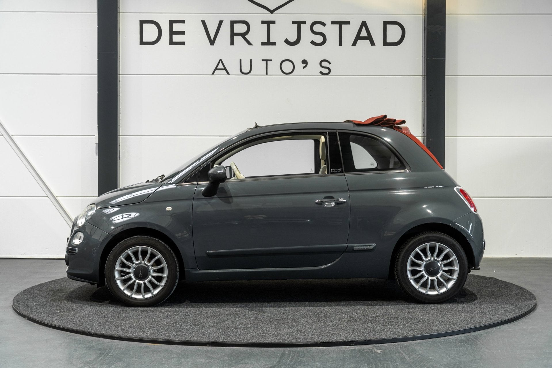 Fiat 500 C 1.2 Lounge Nardo Grey!, Auto's, Euro 5, Gebruikt, 400 kg, Bedrijf