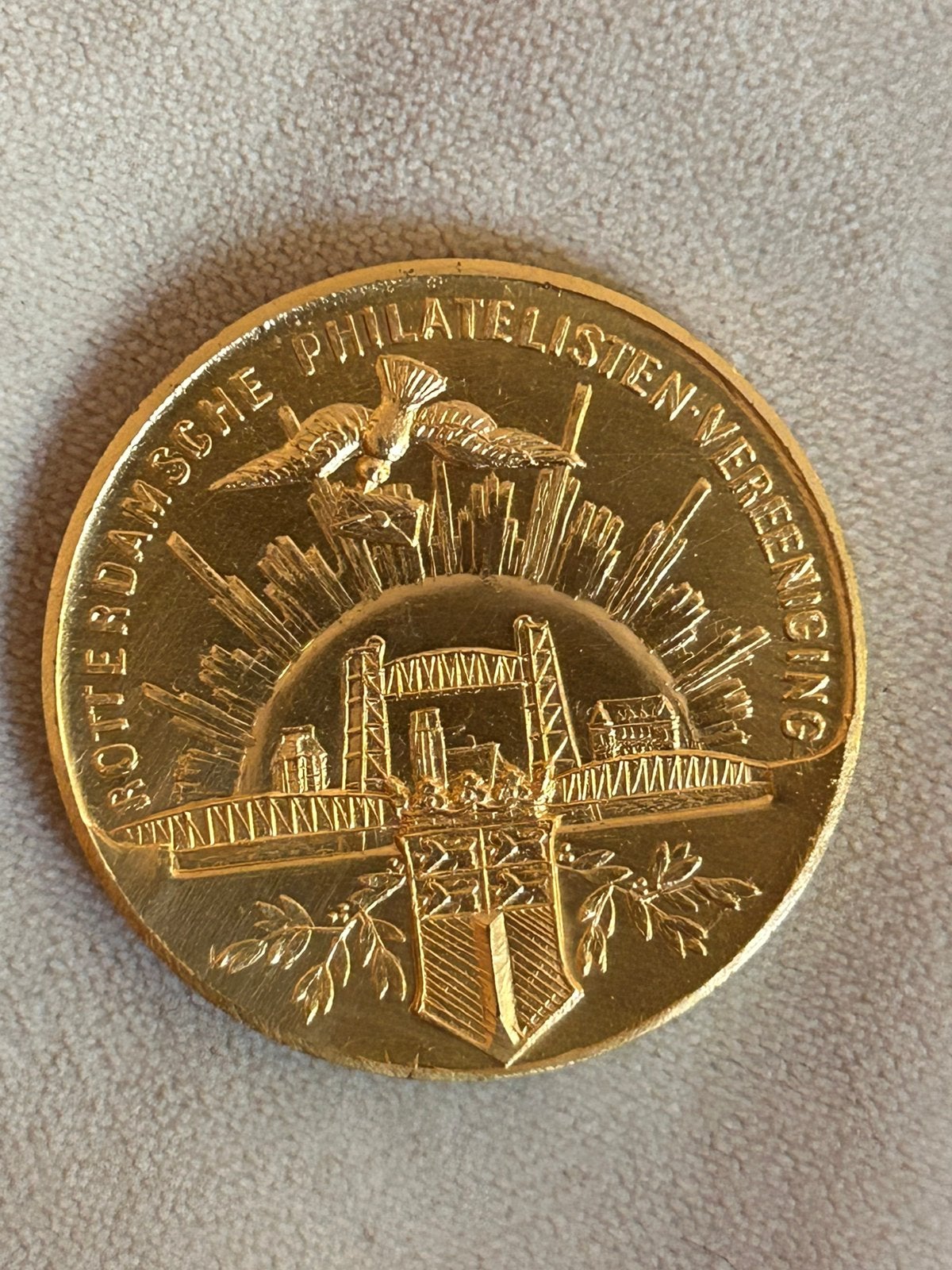 Mooie medaille van Rotterdamsche Philatelisten Vereeniging, Postzegels en Munten, Ophalen of Verzenden, Overige materialen, Nederland