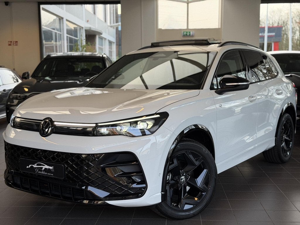 Volkswagen Tiguan 1.5 eTSI R-Line / Pano / Head-up / 360, Auto's, Volkswagen, 15 km/l, 4 cilinders, 150 pk, Wit