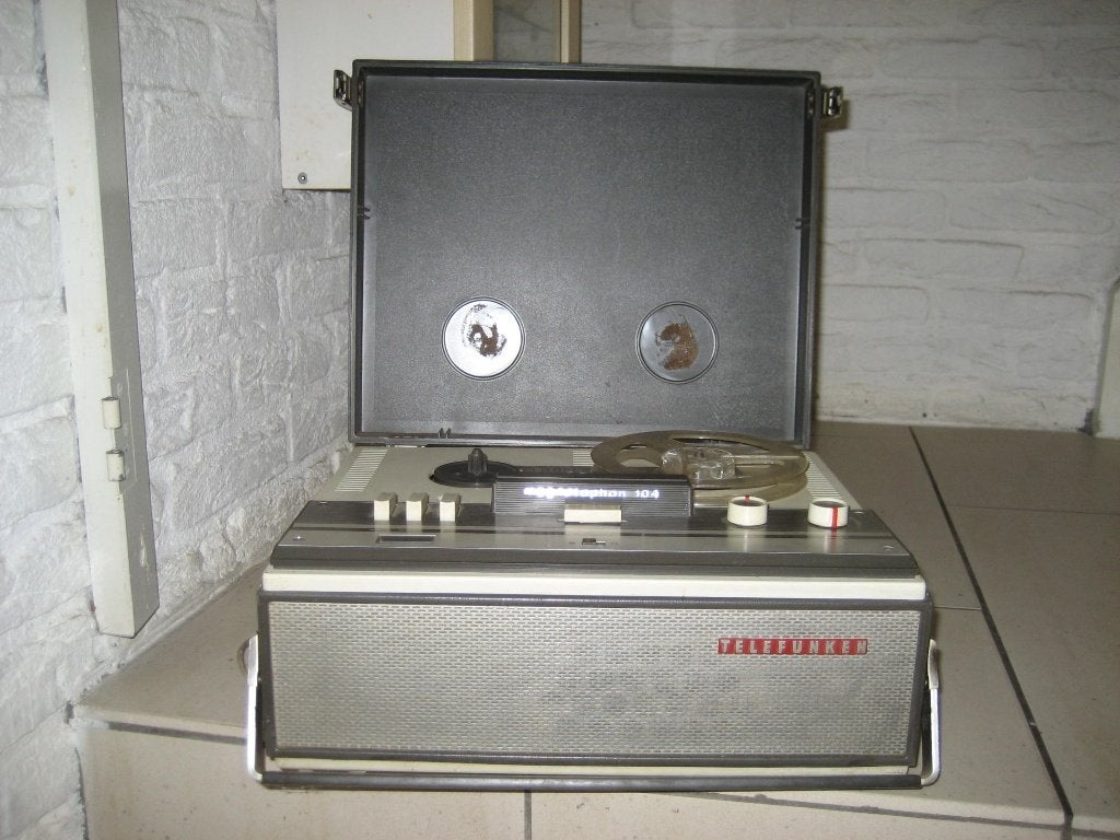 60s vintage telefunken bandrecorder met microphone, Audio, Tv en Foto, Ophalen of Verzenden, Bandrecorder, Met stofkap