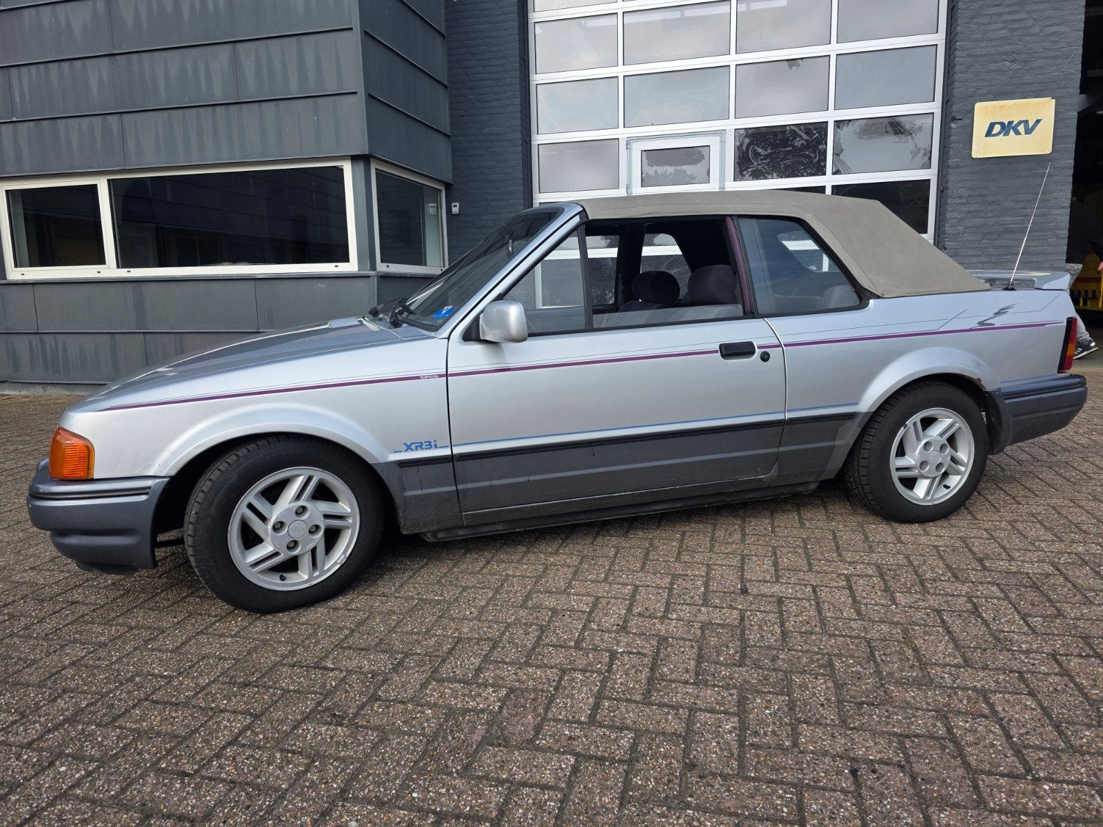 Ford Escort 1.6 Xr3i Cabrio U9 1988 Grijs, Auto's, Voorwielaandrijving, Escort, Stof, 4 cilinders